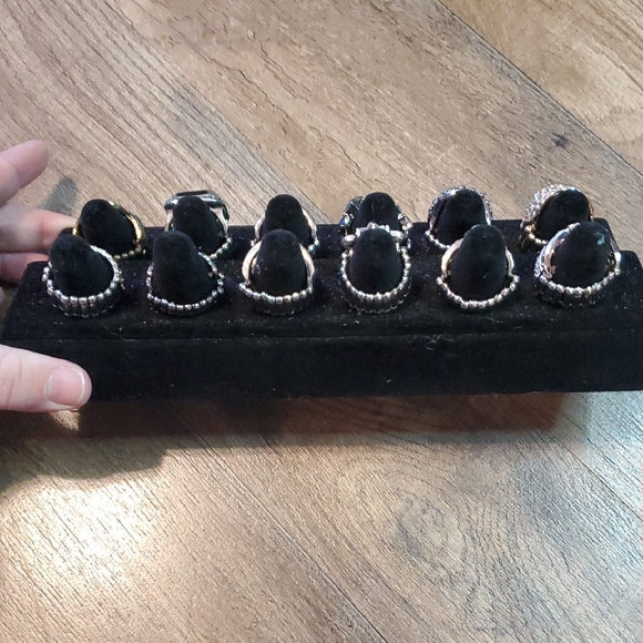 Elegant Assorted Rings Set - Picture 4 of 4